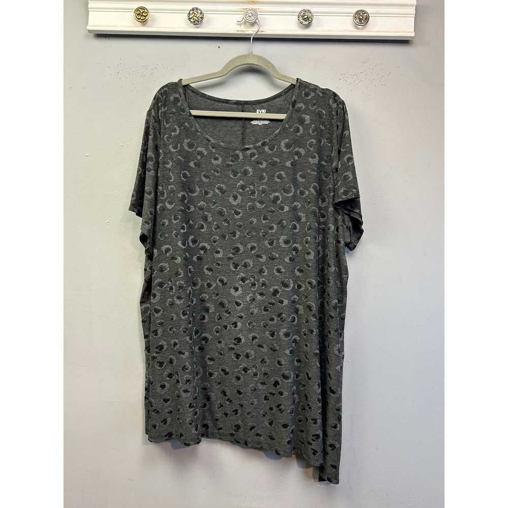 EVRI Tunic Top Womens 3X Grey Leopard Animal Short Sleeve Scoop Neck Casual